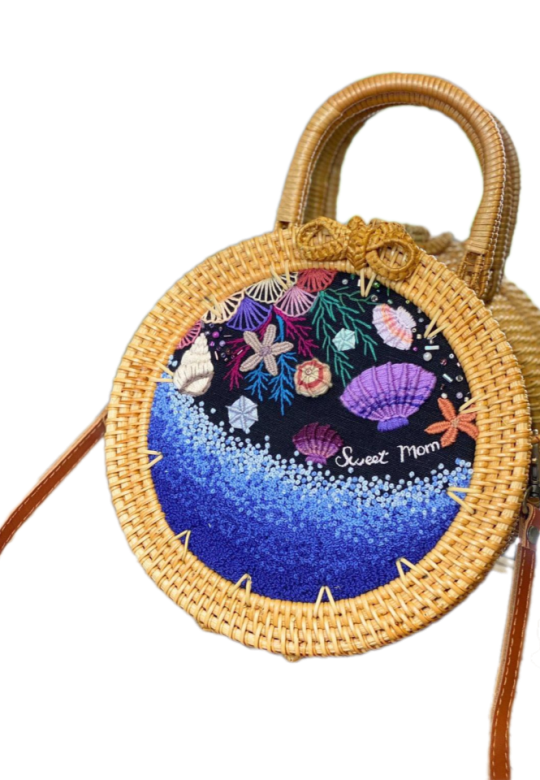 Rattan handbag embroidered 
